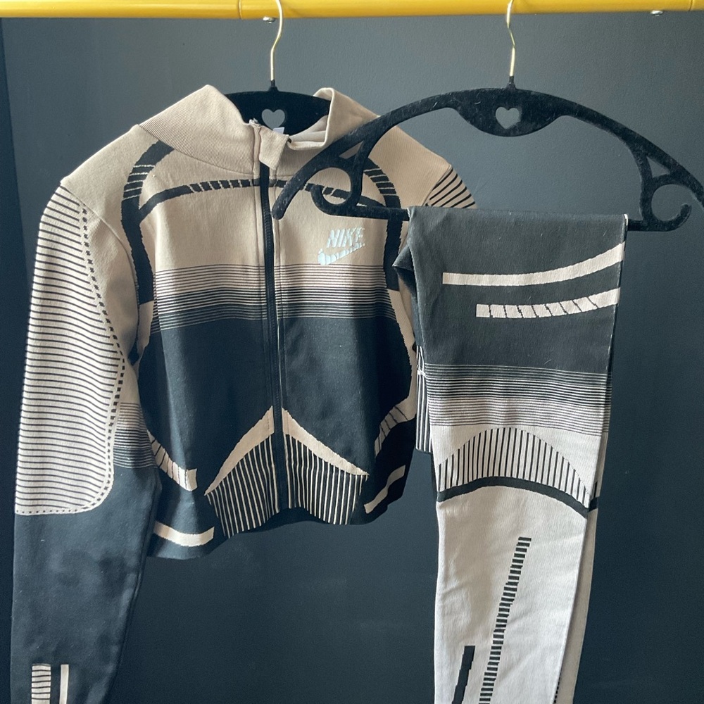 Nike Black & Beige Graphic Zip Hoodie with Matching Leggings